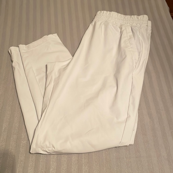 Under Armour Pants - NWOT women’s Under Armour joggers, size large